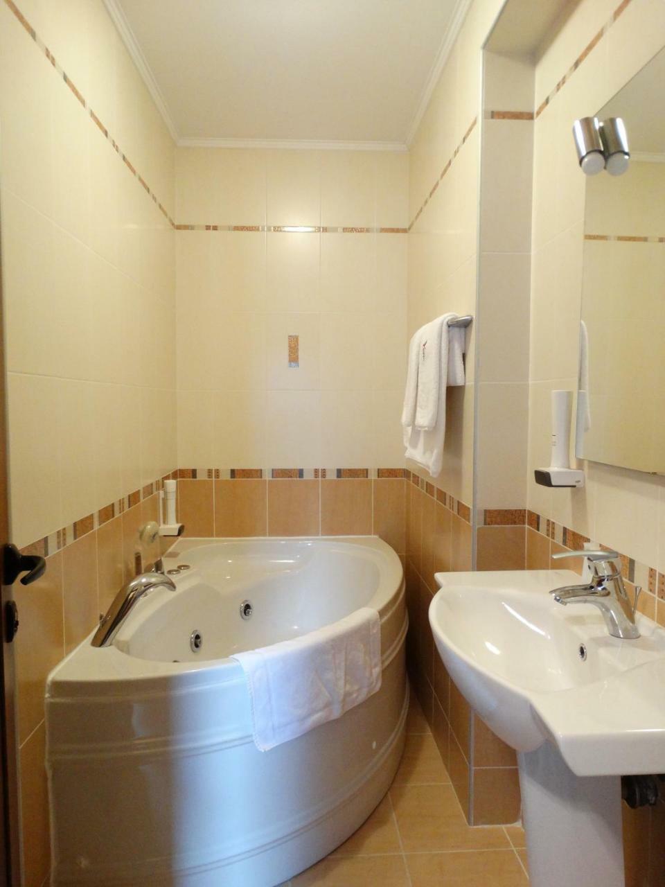 Vesta Hotel Montana Dış mekan fotoğraf
